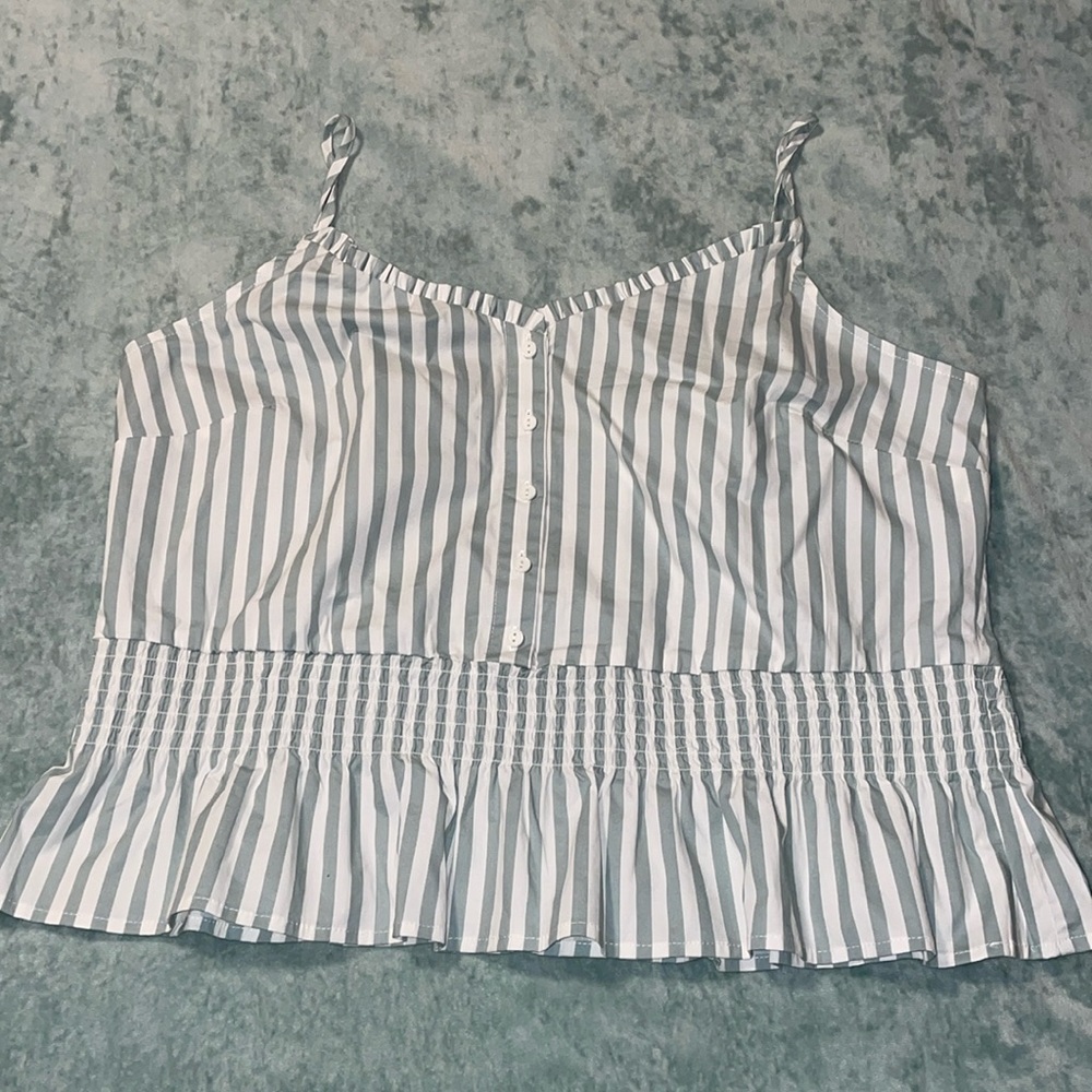 3/$10 NWOT peplum top